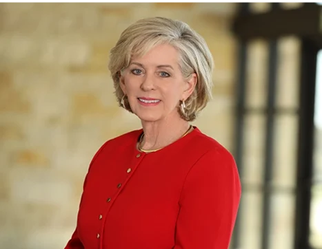 Headshot of Erin Botsford, CFP®, Founder and CEO of The Advisor Authority